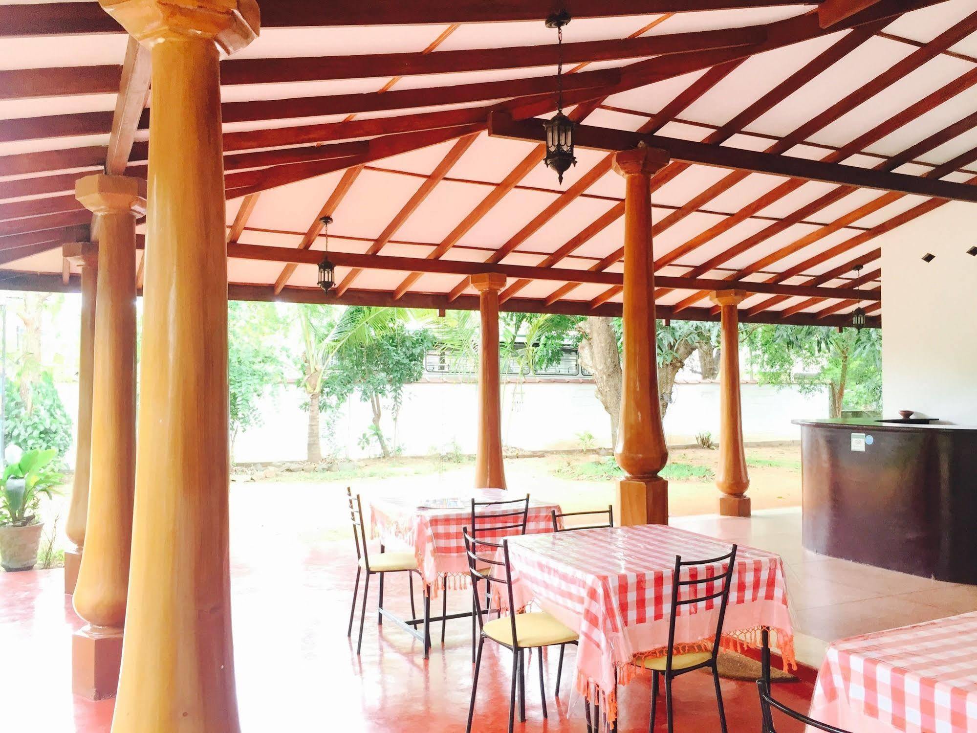 Saubagya Inn Anuradhapura Exterior foto
